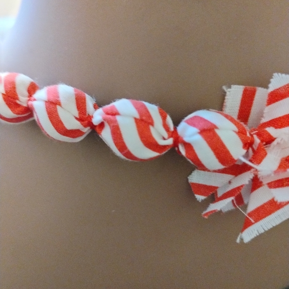 SALE: Striped Red & White Beaded Costume Jewelry Necklace - Picture 8 of 8